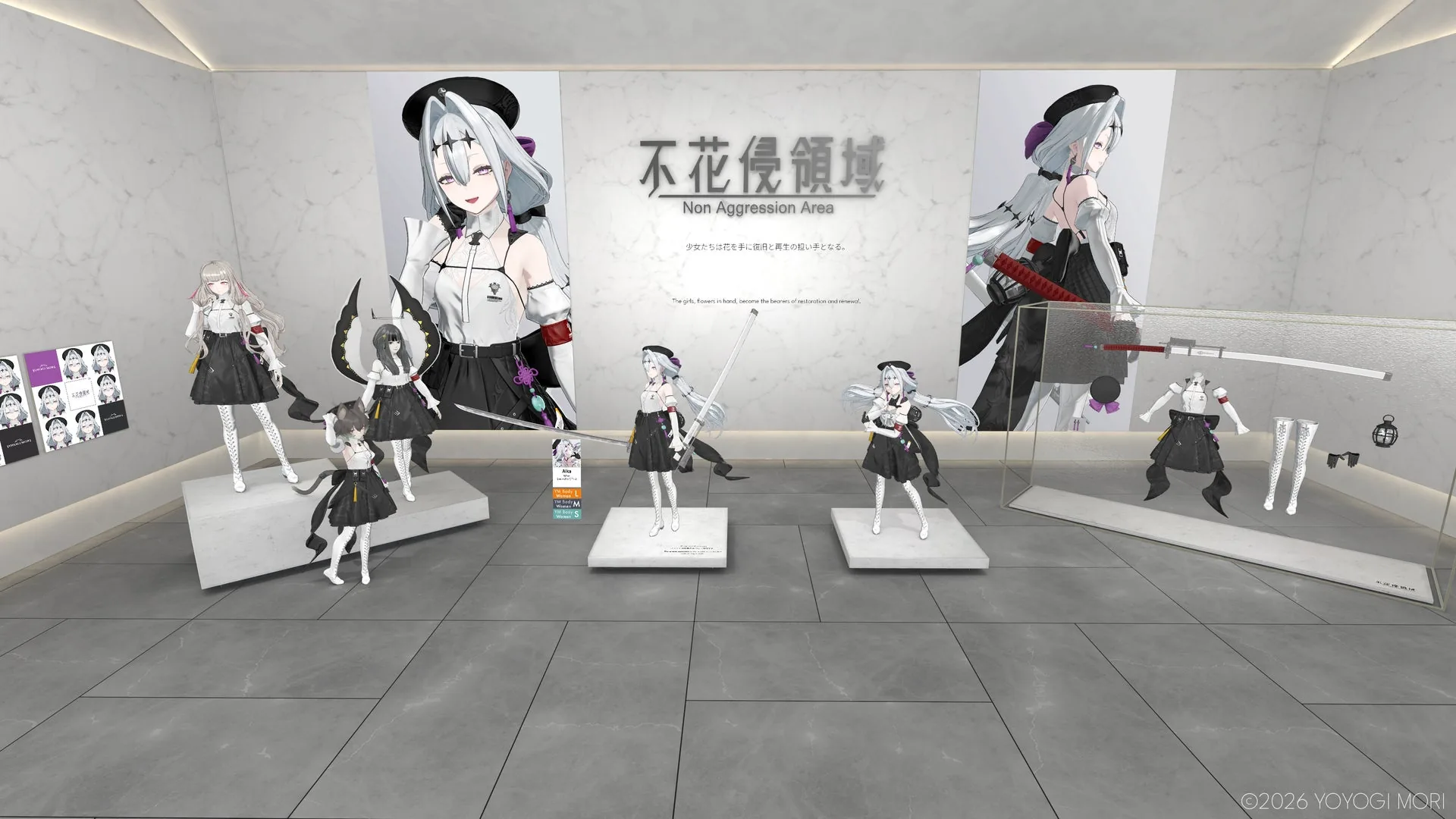 白い壁に「不花侵領域」の大判ポスターが掛かった展示ワールド。台の上にモデルが並び、その横に刀も展示されている